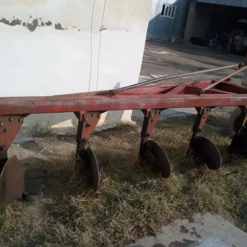 یک عدد واندر سی و دو پر مال تراکتورنیوهلند