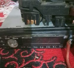 سلام یه عدد اینه برای بزک بازی دو عدد دست کامل راهنما و دوعدد ظبط و یه خازن