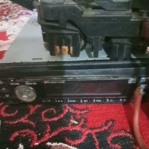 سلام یه عدد اینه برای بزک بازی دو عدد دست کامل راهنما و دوعدد ظبط و یه خازن