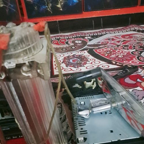 سلام یه عدد اینه برای بزک بازی دو عدد دست کامل راهنما و دوعدد ظبط و یه خازن