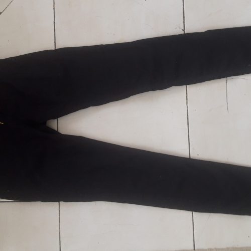 شلوار مشکی و تی شرت