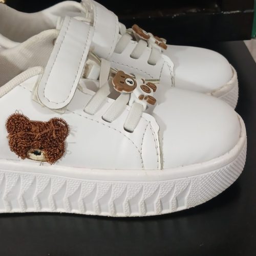 یک جفت کفش اسپرت