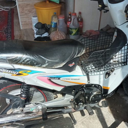 مدارک کامل همه چی کامل یک سال بیمه هم داره همه چی کامل