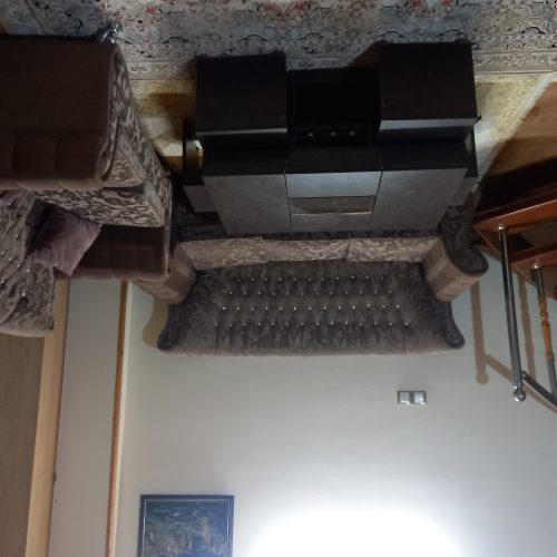 مبلمان نه نفره و میز وسط و چهار عدد میز عسلی کوچک