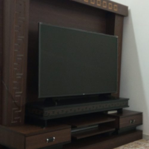 میز تلویزیون چوبی در حد نو
