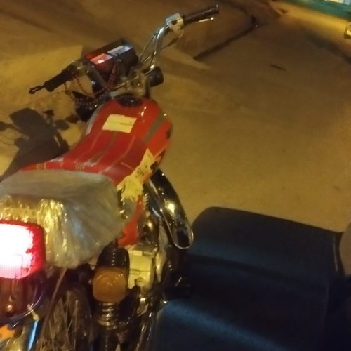 با ی ک عدعد موتور سیکلت بدون تعریف تمیز بدون هج صدایی الان هم اﭼر کشی شده مدل82یا علی علکی مزاحم نشوید رجانن