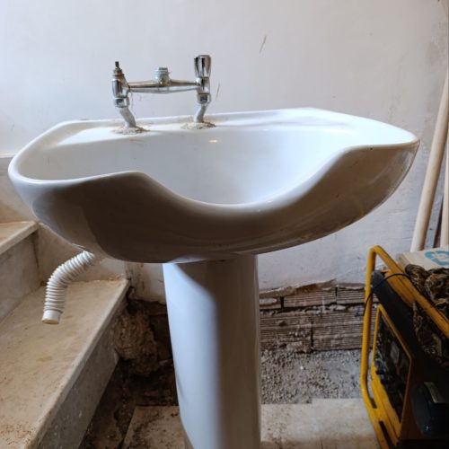 سرشور و صندلی آرایش