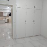 انباری پارکینگ و آسانسور دارد