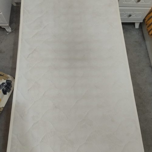 دو عدد تخت یه نفره ، دو عدد تشک فنری ،به همراه یه میز دراور و پاتختی