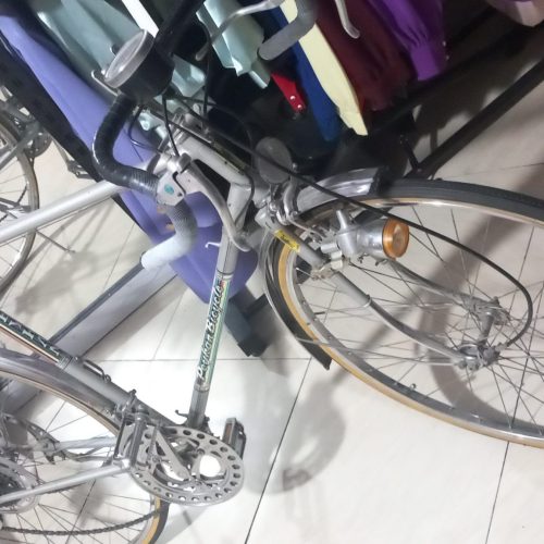 خیلی عالی قدیمی عتیقه هست دوچرخه قدیمی