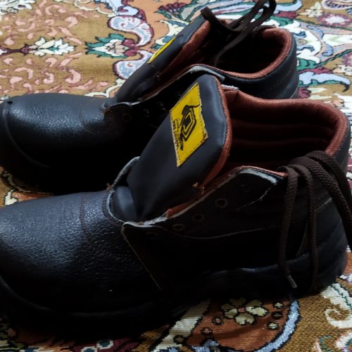 کفش ایمنی بدون هیچ گونه استفاده ای.کاملا نوع