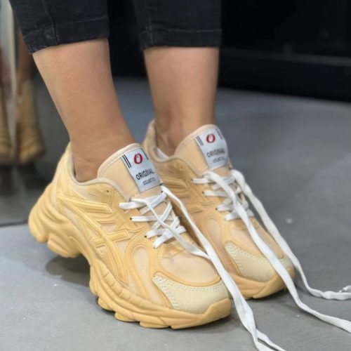 فروش تعدادی کفش و پوتین