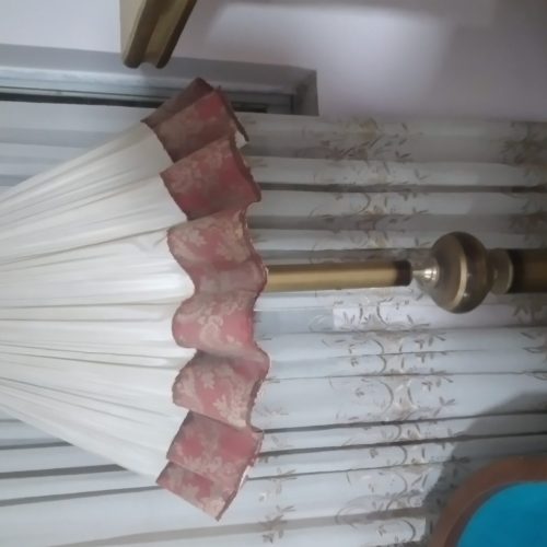 ساعت‌های بزرگ تزئینی.یکعددائینه شمعدان بزرگ به همراه چهار عدد شمعدان بزرگ ویک عدد آباژور بزرگ ایستاده