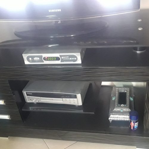 مبل و میز تلویزیون