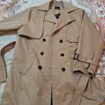 یک بارونی کرم رنگ کاملا نو و استفاده نشده  مناسب فصل به فروش می رسد .