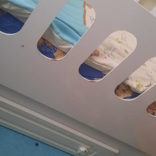 تخت خواب و کمد کودک