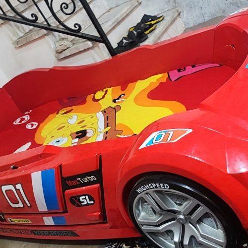 تخت خواب ماشینی برای بچه تا سن 16 سالگی سالم و چراغاشم کار میکنه دزدگیرش هم