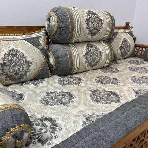 تخت سنتی همراه با شاه‌نشین