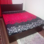 تخت دو نفره چوبی و دراوه چهار کشو
