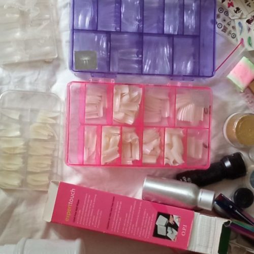 کل وسایل کاشت در حد نو وسایل ژل پودر سوهان برقی یووی سر سوهان اصل 20عدد لاک ژل قیمت 15تومن تخفیفم میدم