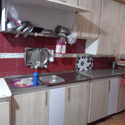 کابینت فلزی کرم رنگ همراه با سینک و هود نو