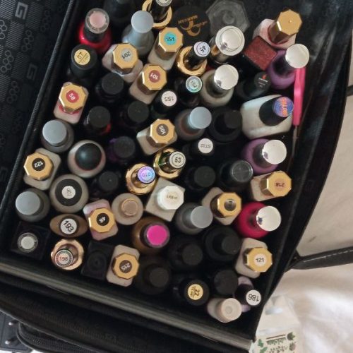 کل وسایل کاشت در حد نو وسایل ژل پودر سوهان برقی یووی سر سوهان اصل 20عدد لاک ژل قیمت 15تومن تخفیفم میدم