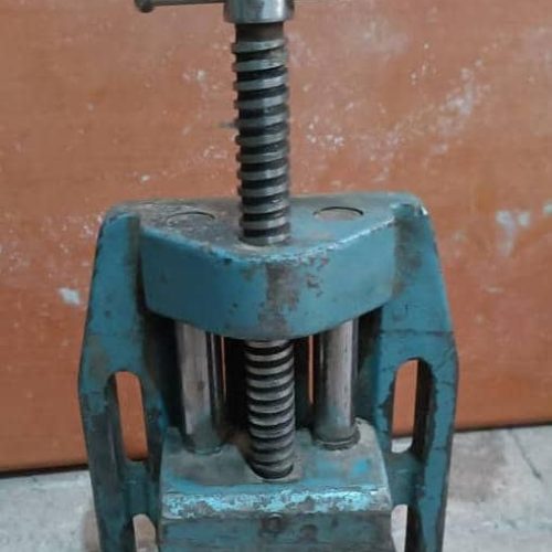 گیره زیردریایی عمودی فلزی