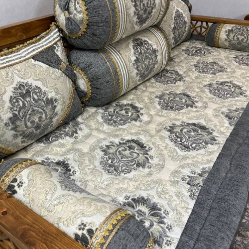 تخت سنتی همراه با شاه‌نشین