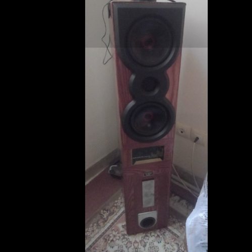 ی لوازم صوتی یه باند بزرک واسپیگر گه با  رم وفلش وبلوتوث  کار میکند