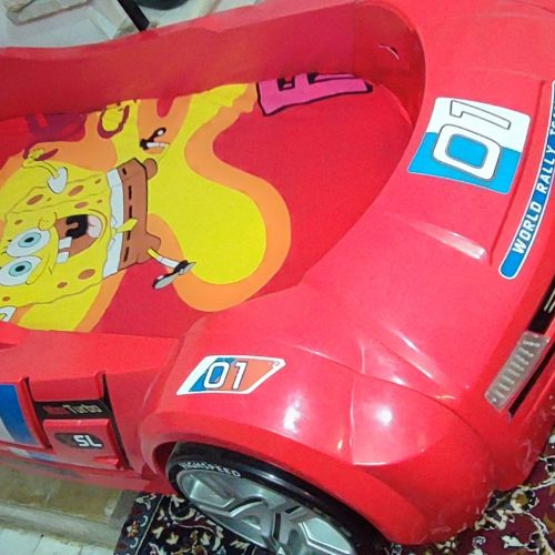 تخت خواب ماشینی برای بچه تا سن 16 سالگی سالم و چراغاشم کار میکنه دزدگیرش هم