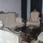 ساعت‌های بزرگ تزئینی.یکعددائینه شمعدان بزرگ به همراه چهار عدد شمعدان بزرگ ویک عدد آباژور بزرگ ایستاده