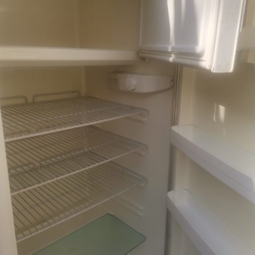 یک عددیخچال ویک فریزر