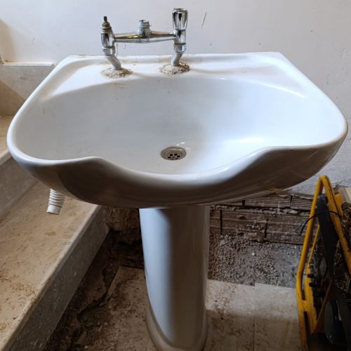 سرشور و صندلی آرایش