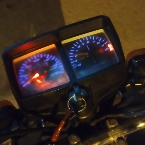 با ی ک عدعد موتور سیکلت بدون تعریف تمیز بدون هج صدایی الان هم اﭼر کشی شده مدل82یا علی علکی مزاحم نشوید رجانن