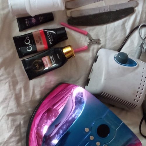 کل وسایل کاشت در حد نو وسایل ژل پودر سوهان برقی یووی سر سوهان اصل 20عدد لاک ژل قیمت 15تومن تخفیفم میدم