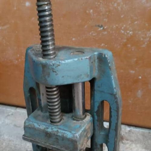 گیره زیردریایی عمودی فلزی
