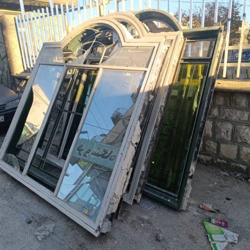 پنجره  آهنی