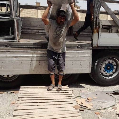 باسلام خدمت دوستان گرامی کارگر مجرد باسابقه کار اسپاپ کشی کابینه کناف