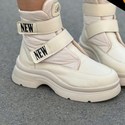 فروش تعدادی کفش و پوتین