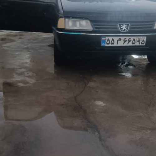 پژو‌ 405 مشکی مدل 82