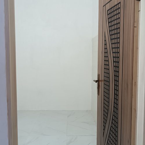 پیشوا قلعه کرد خیابان طالقانی سر نبش روبه روی مغازه ی الماس (معین)