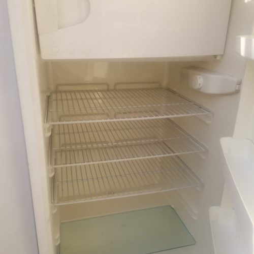 یک عددیخچال ویک فریزر