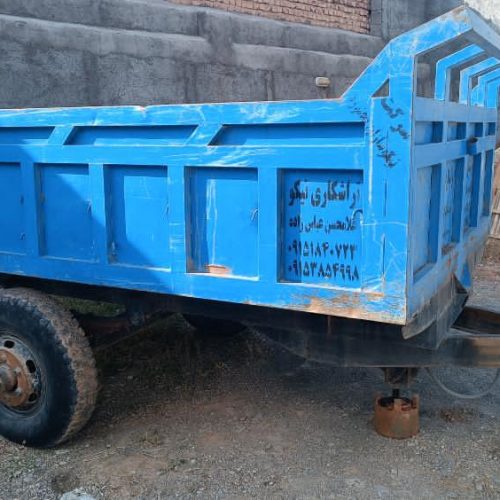 یک تریلی تراکتور به فروش می رسد