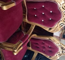 درب منزل داده میشود