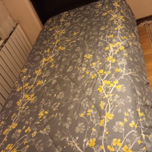 تختخواب یک نفر بسیار تمیز  و دراور با آینه00