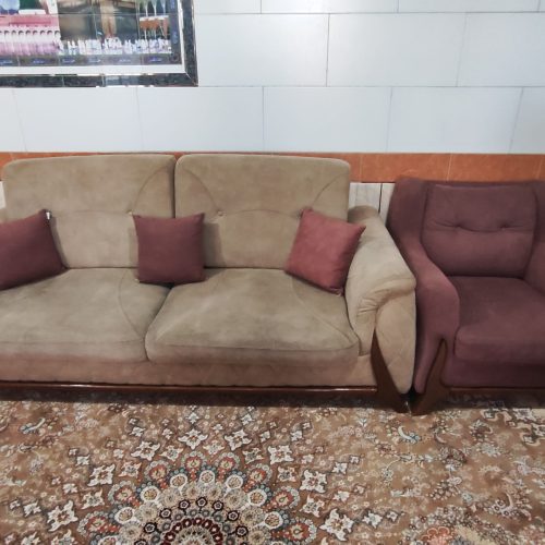 مبل‌هفت‌نفره‌به‌همراه‌میز‌وسه‌عسلی‌دسته‌دو