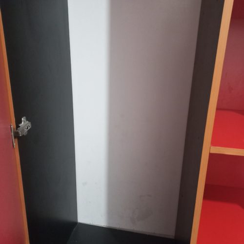 یک کمد ام دی اف