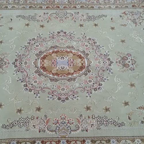 یک عدد فرش ۶ متری سالم وتمیز
