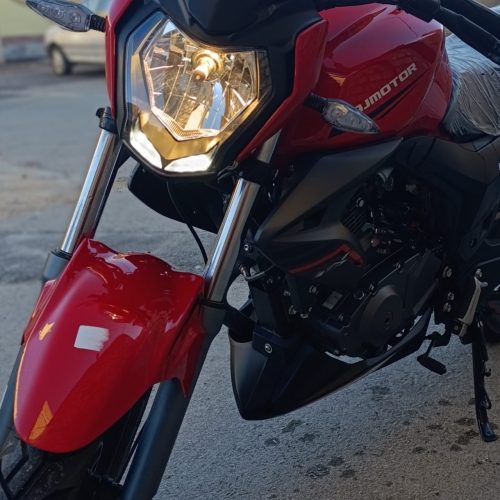 یک دستگاه موتور سیکلت کیو جی 150