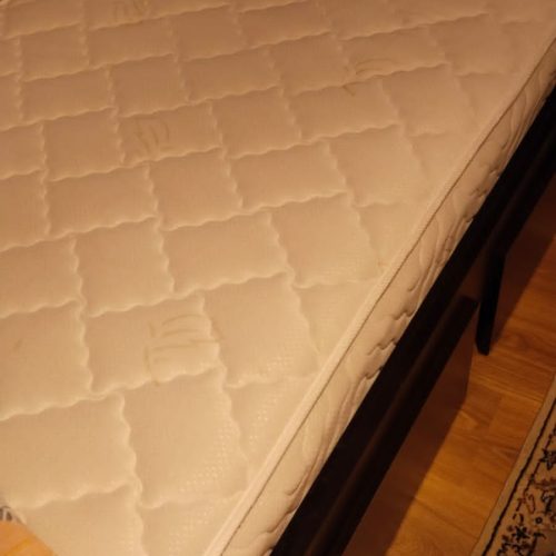 تختخواب یک نفر بسیار تمیز  و دراور با آینه00